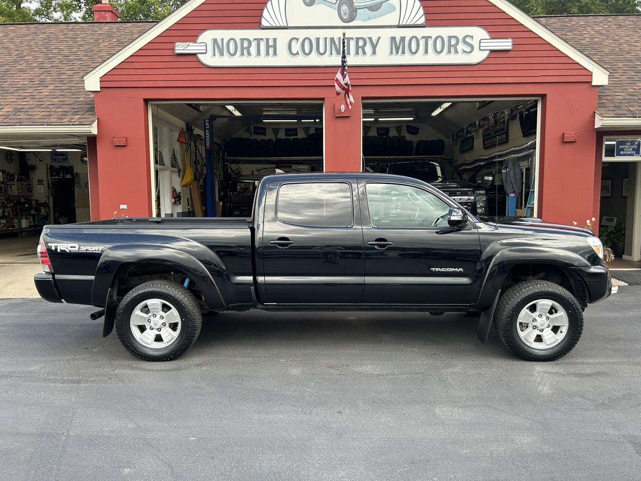 Toyota Tacoma 4WD Double Cab LB V6 AT (Natl) 2015