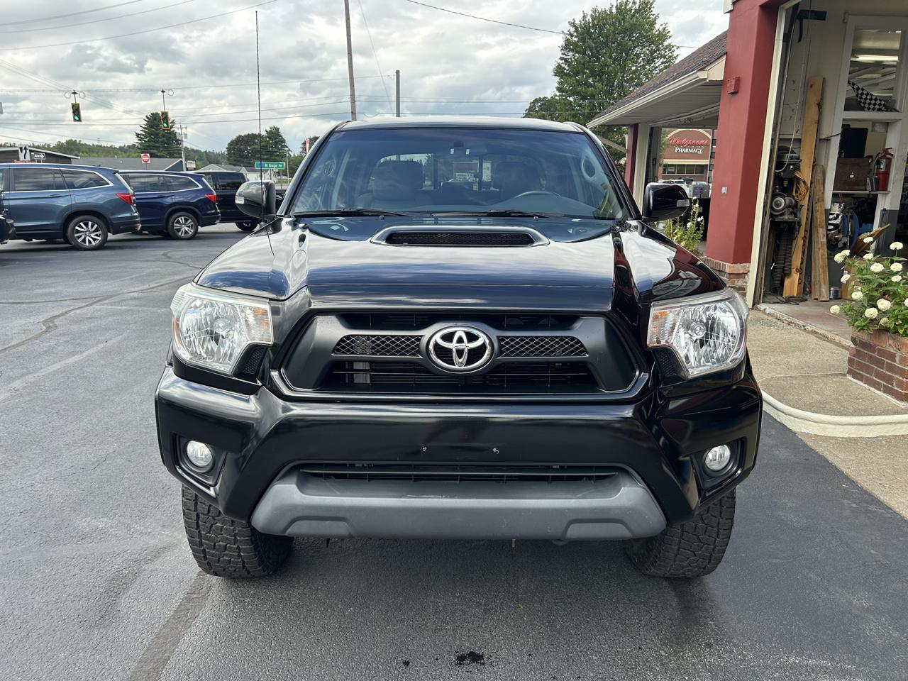 Toyota Tacoma 4WD Double Cab LB V6 AT (Natl) 2015