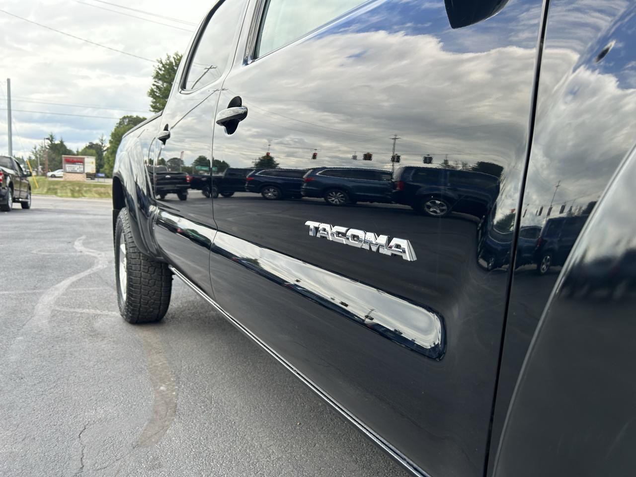 Toyota Tacoma 4WD Double Cab LB V6 AT (Natl) 2015
