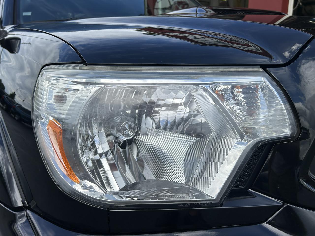 Toyota Tacoma 4WD Double Cab LB V6 AT (Natl) 2015