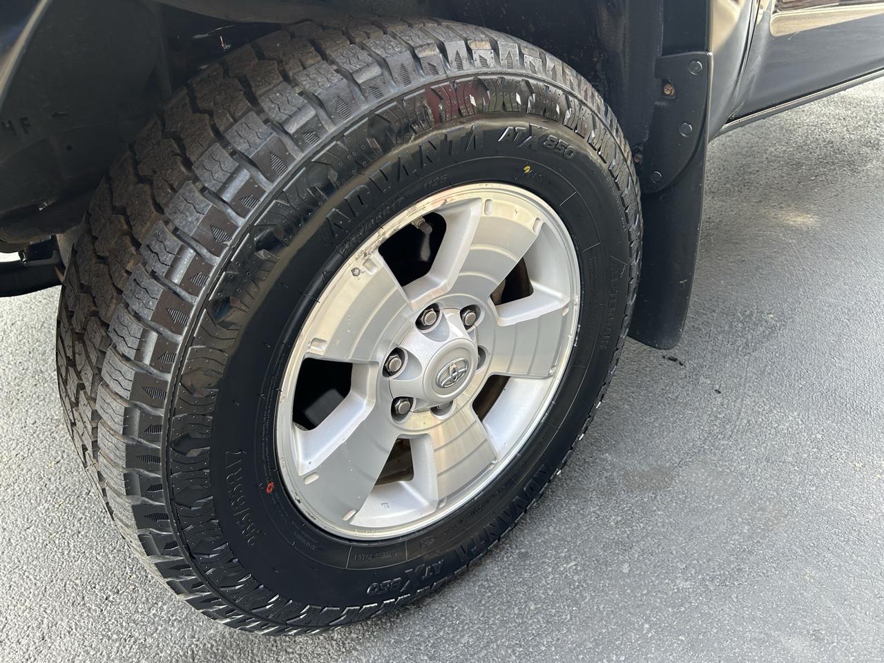 Toyota Tacoma 4WD Double Cab LB V6 AT (Natl) 2015