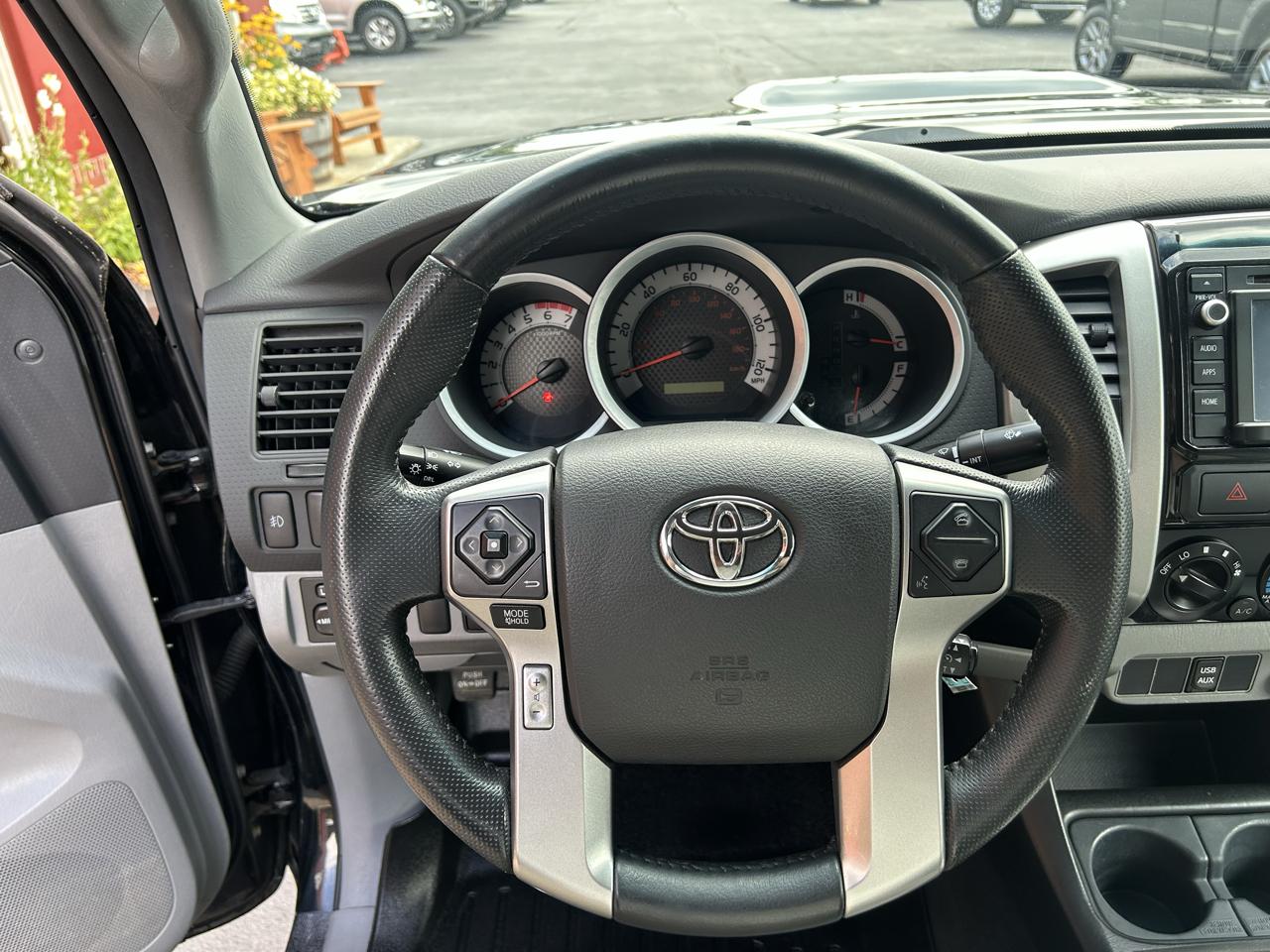 Toyota Tacoma 4WD Double Cab LB V6 AT (Natl) 2015