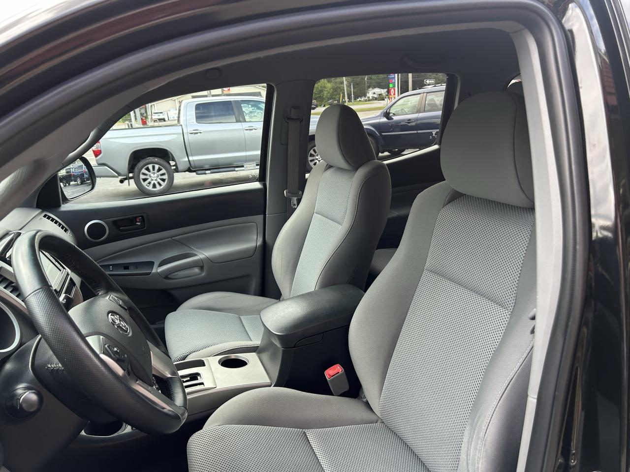 Toyota Tacoma 4WD Double Cab LB V6 AT (Natl) 2015