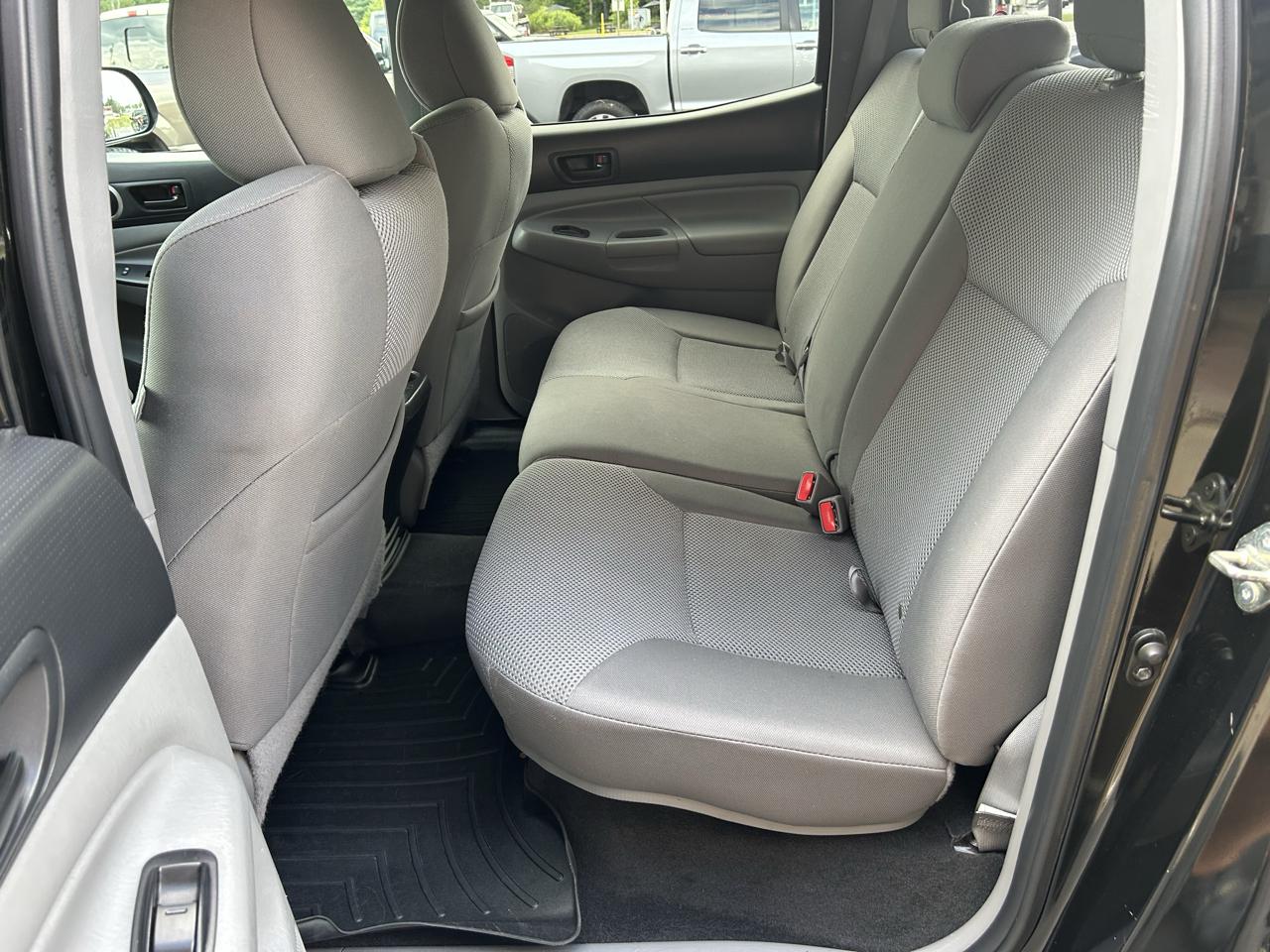 Toyota Tacoma 4WD Double Cab LB V6 AT (Natl) 2015