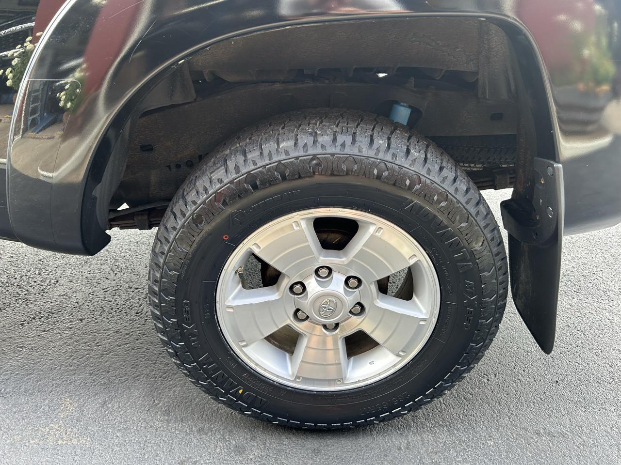 Toyota Tacoma 4WD Double Cab LB V6 AT (Natl) 2015
