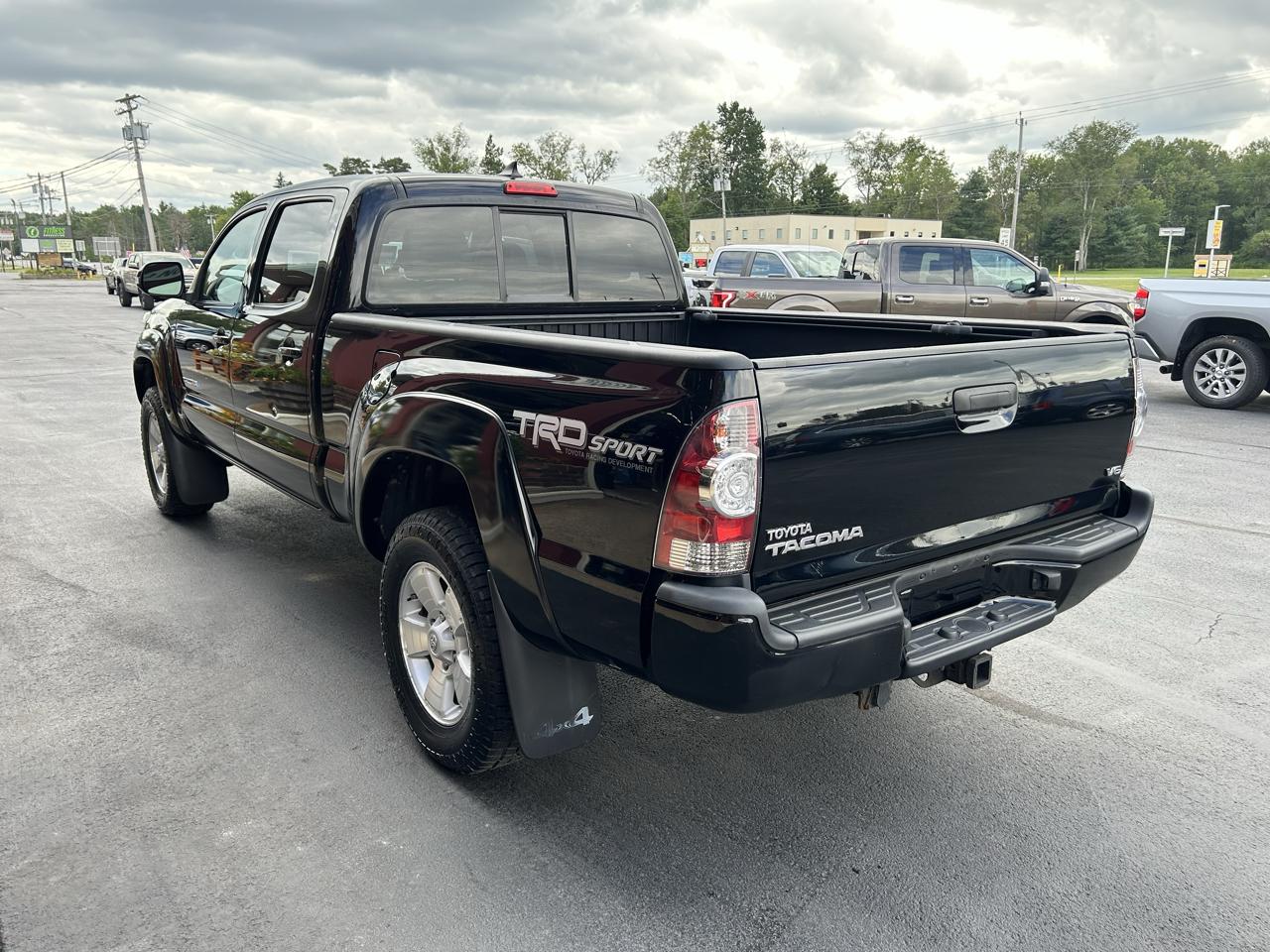 Toyota Tacoma 4WD Double Cab LB V6 AT (Natl) 2015