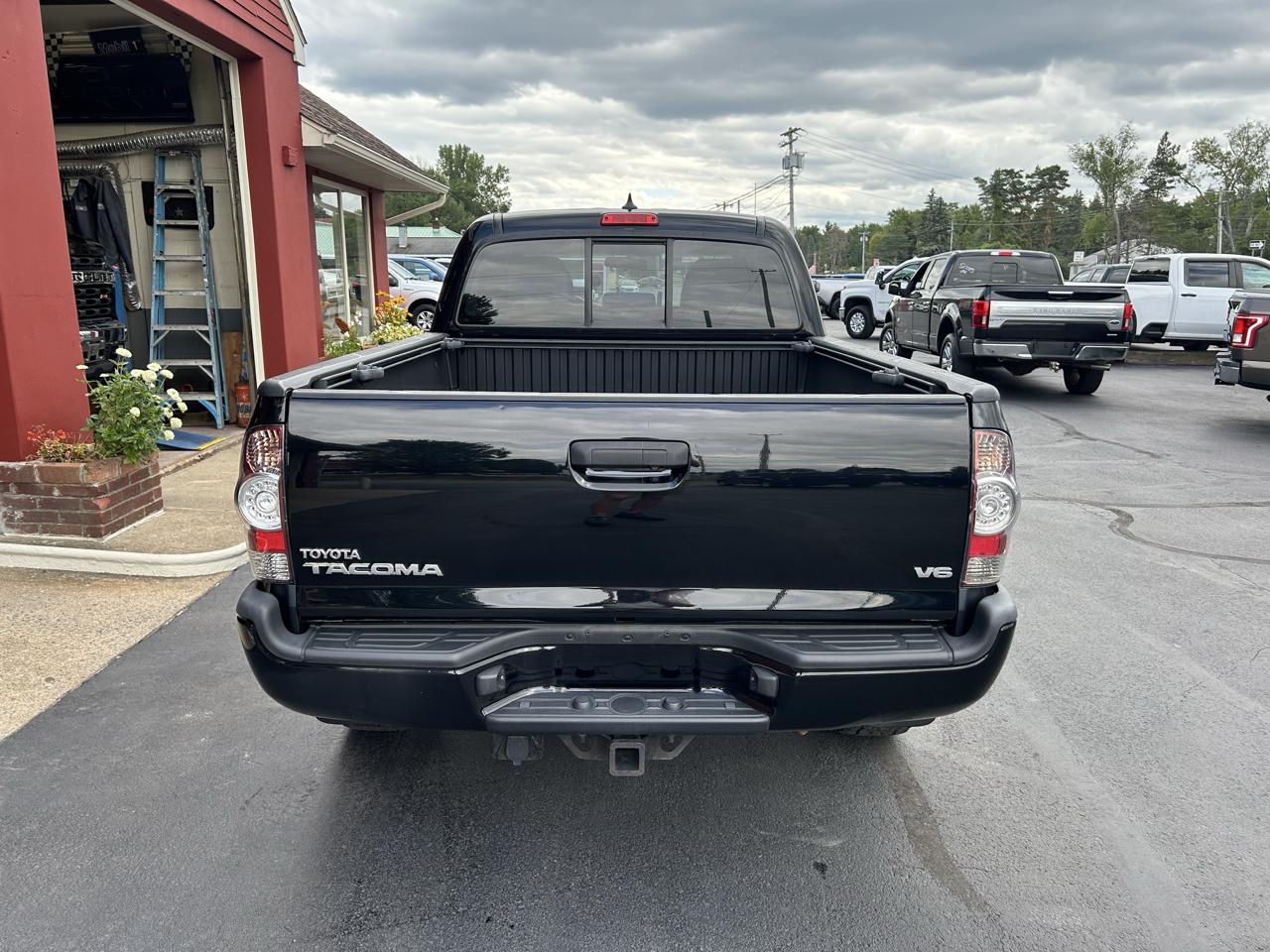Toyota Tacoma 4WD Double Cab LB V6 AT (Natl) 2015