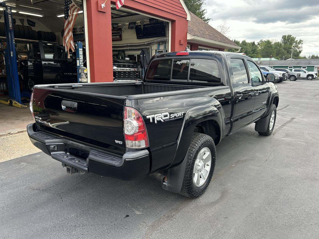 Toyota Tacoma 4WD Double Cab LB V6 AT (Natl) 2015