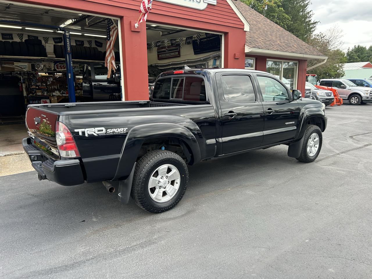 Toyota Tacoma 4WD Double Cab LB V6 AT (Natl) 2015