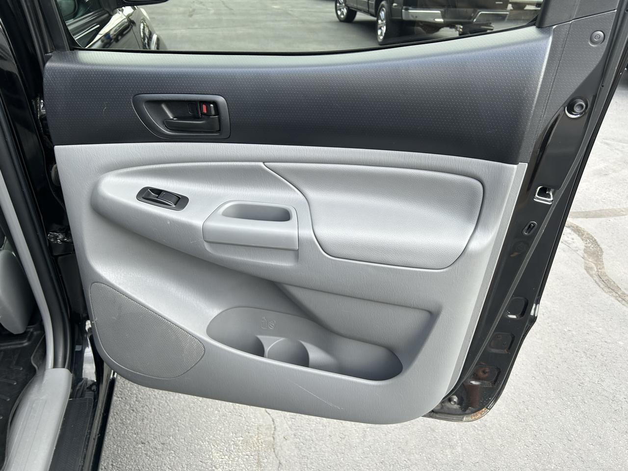 Toyota Tacoma 4WD Double Cab LB V6 AT (Natl) 2015