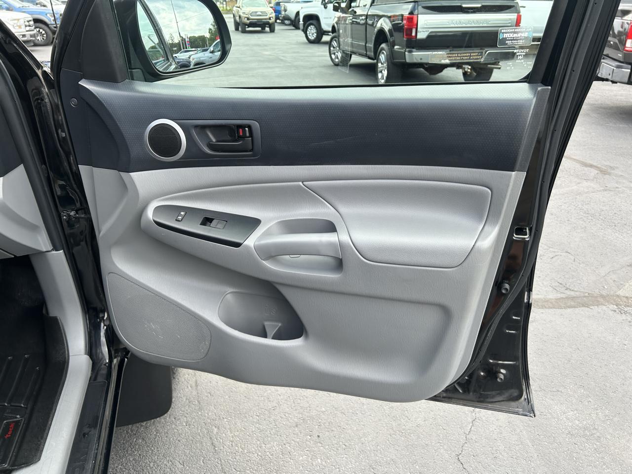 Toyota Tacoma 4WD Double Cab LB V6 AT (Natl) 2015