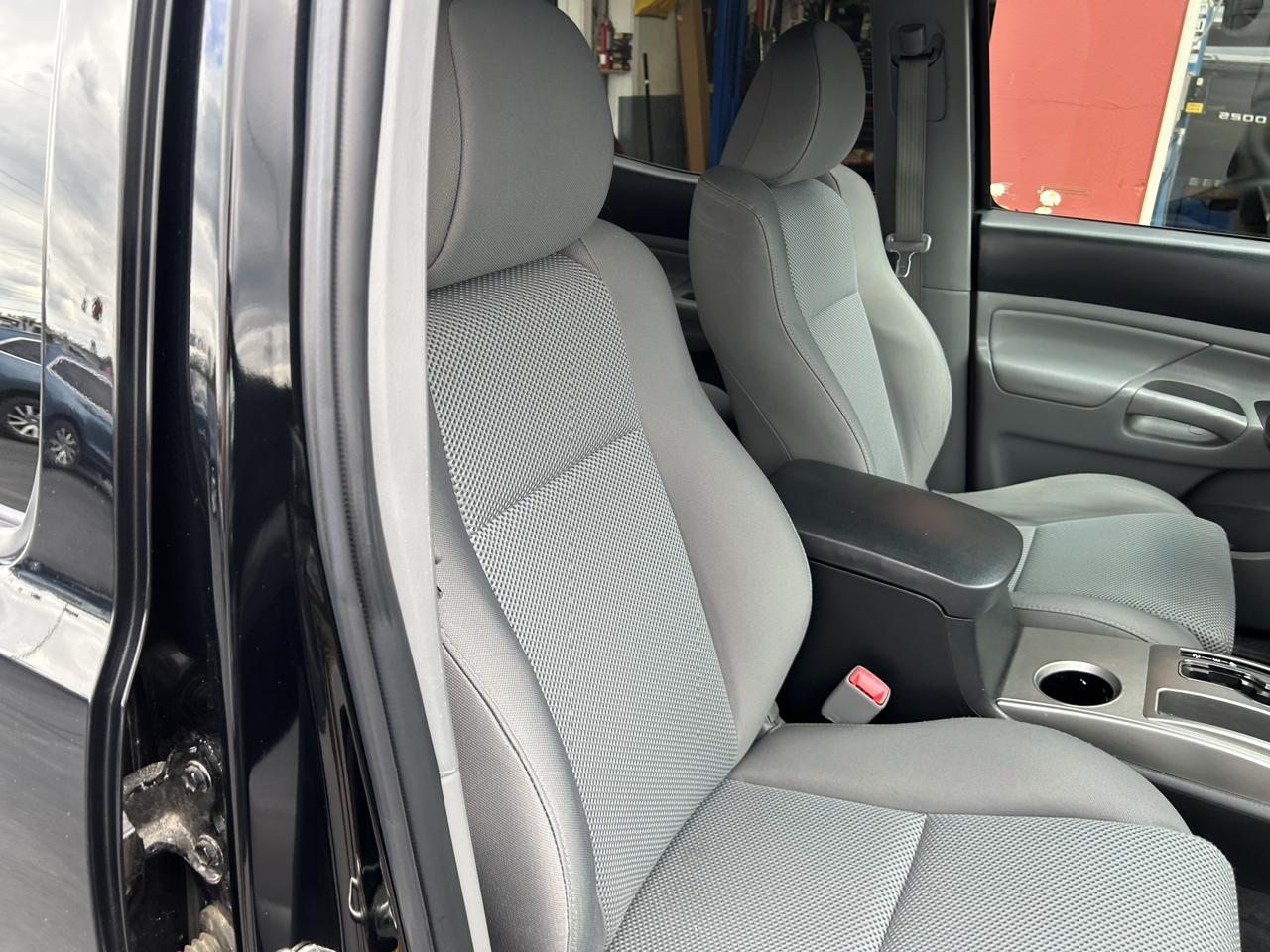 Toyota Tacoma 4WD Double Cab LB V6 AT (Natl) 2015