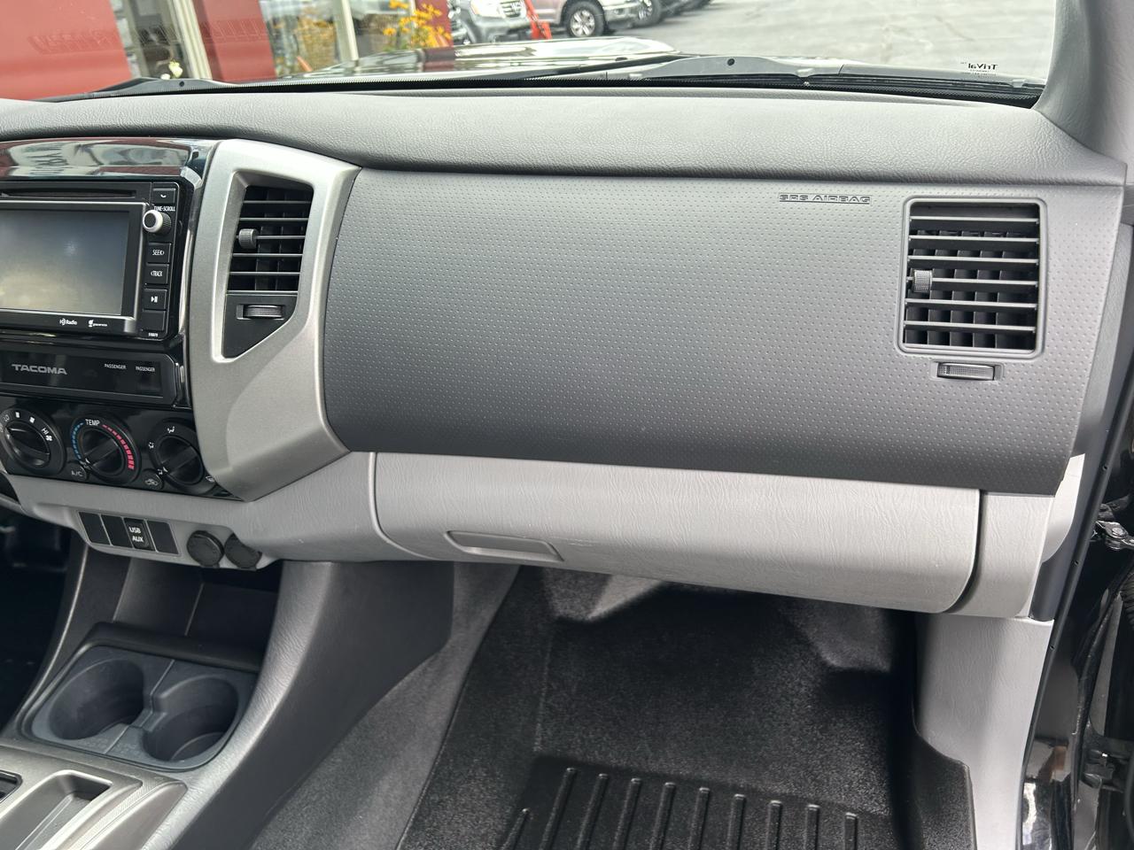 Toyota Tacoma 4WD Double Cab LB V6 AT (Natl) 2015