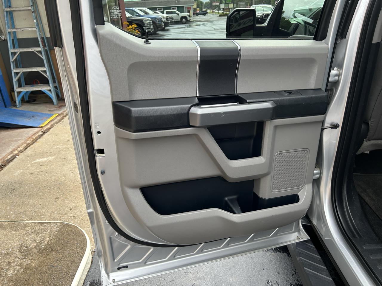 Ford F-150 4WD SuperCrew 145" XLT 2015