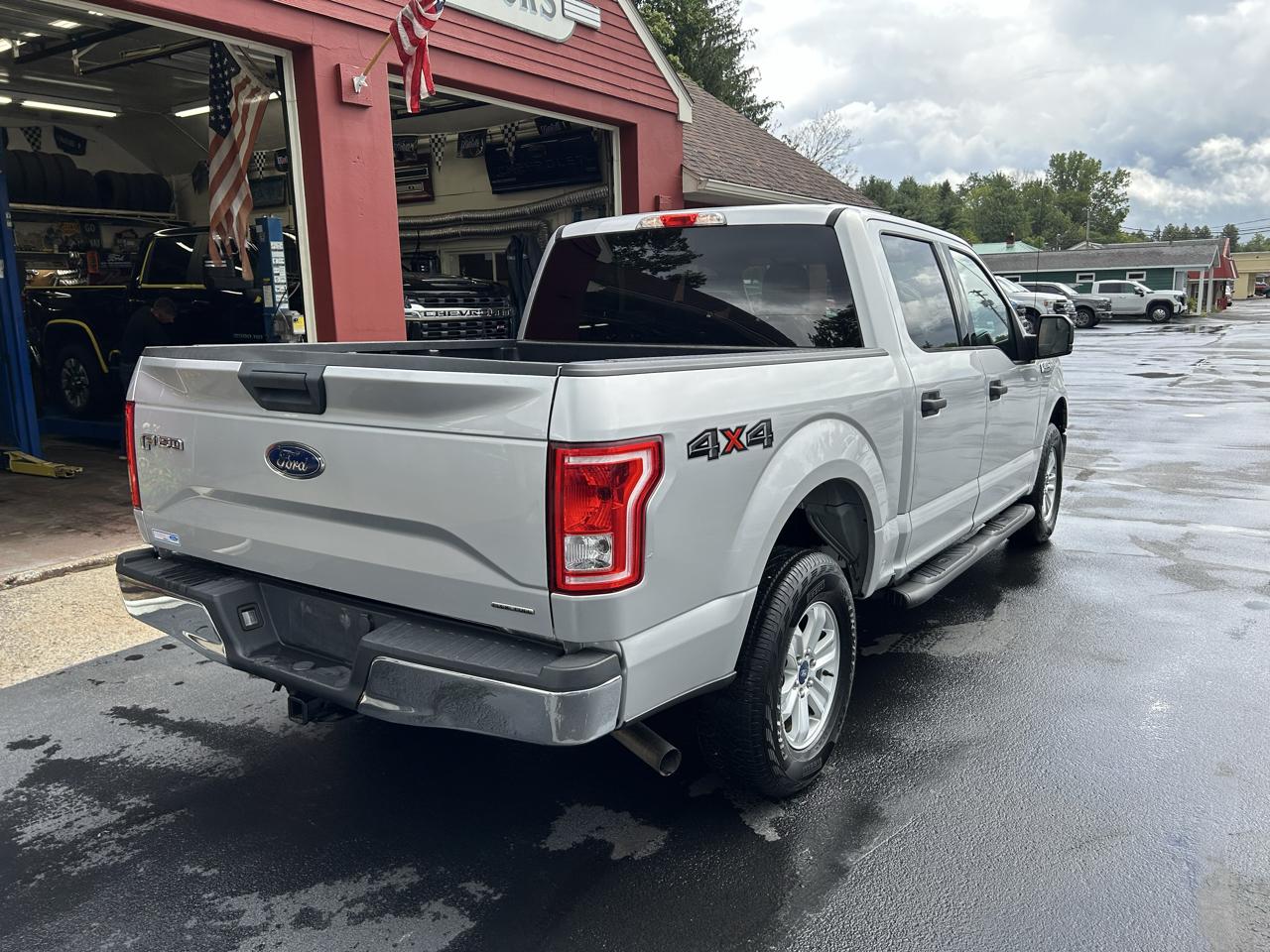 Ford F-150 4WD SuperCrew 145" XLT 2015