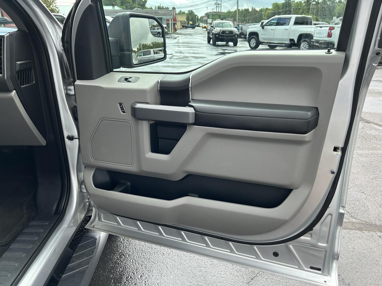 Ford F-150 4WD SuperCrew 145" XLT 2015