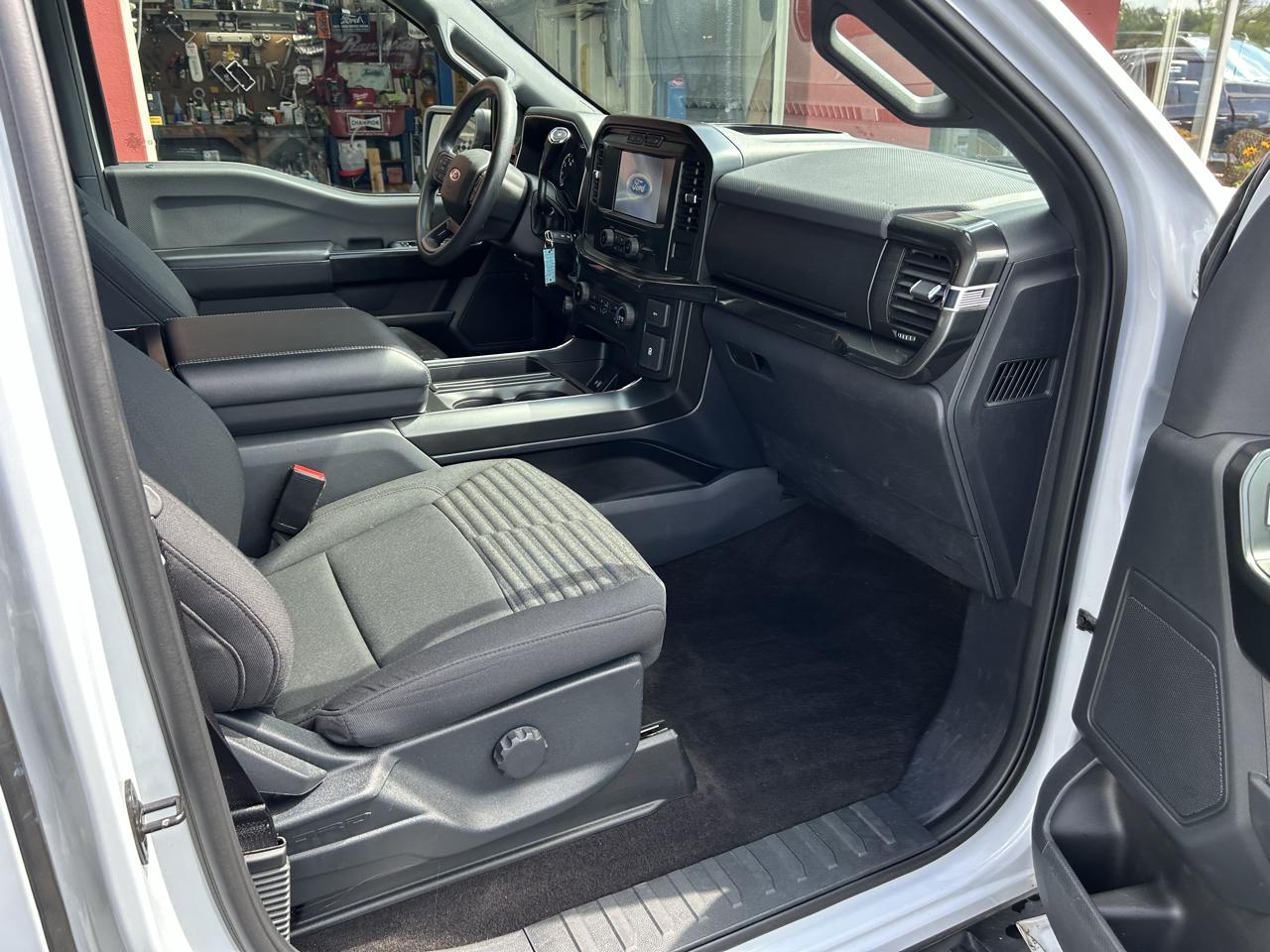 Ford F-150 4WD SuperCrew 145" STX 2021