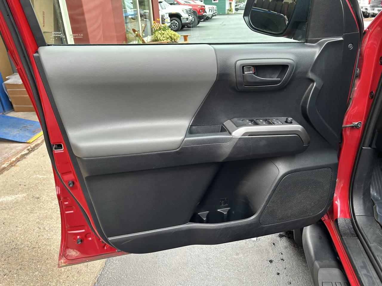 Toyota Tacoma 4WD SR5 Double Cab 6' Bed V6 AT (Natl) 2019