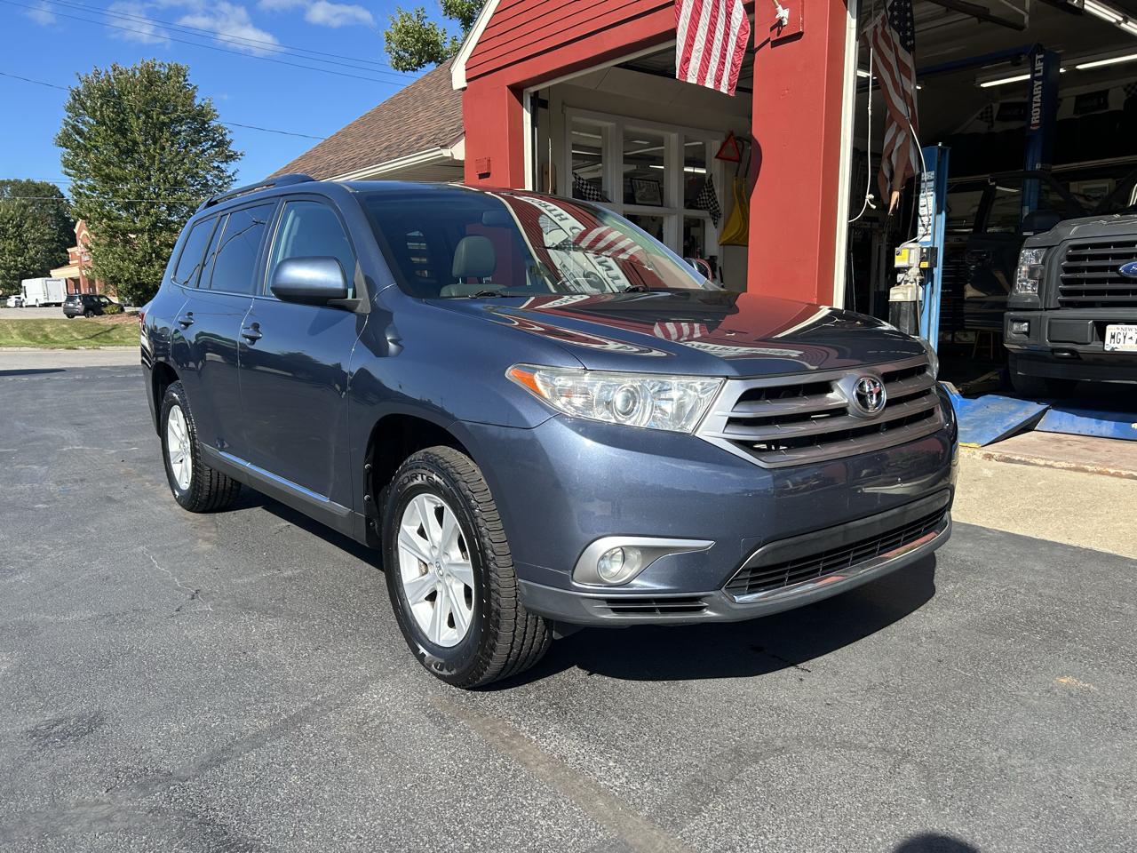 Toyota Highlander 4WD 4dr V6 (Natl) 2013