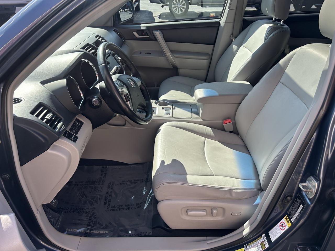 Toyota Highlander 4WD 4dr V6 (Natl) 2013