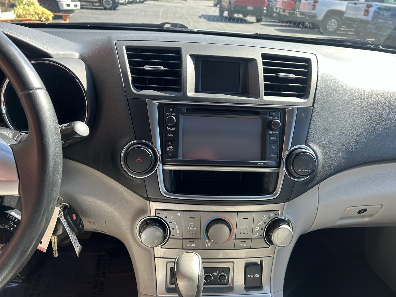 Toyota Highlander 4WD 4dr V6 (Natl) 2013