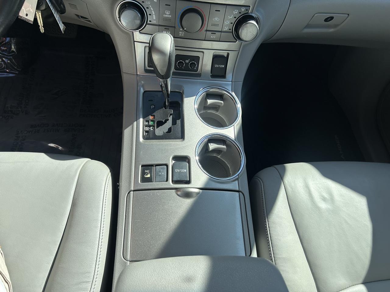 Toyota Highlander 4WD 4dr V6 (Natl) 2013