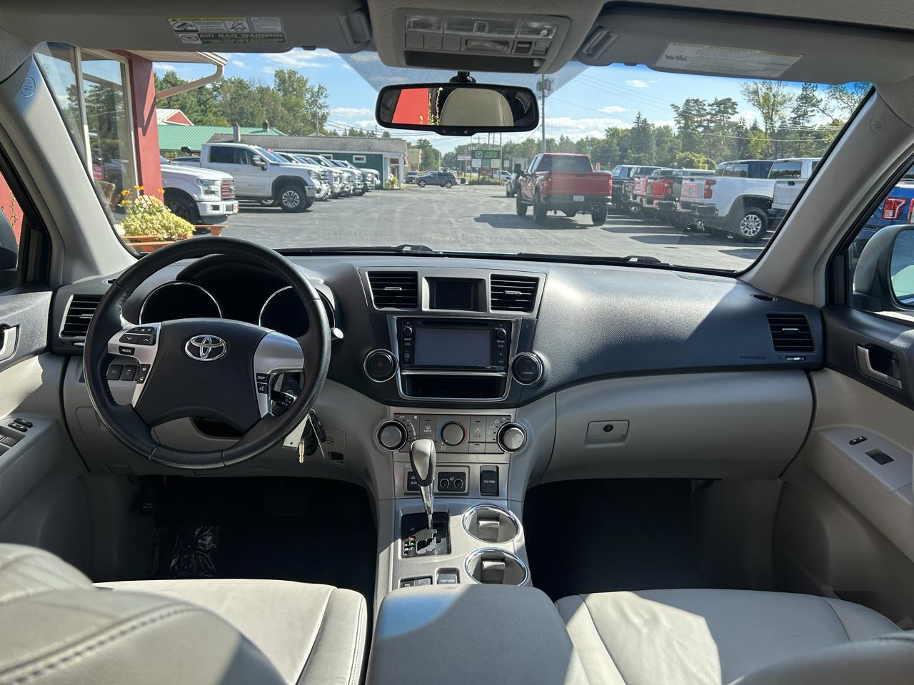 Toyota Highlander 4WD 4dr V6 (Natl) 2013