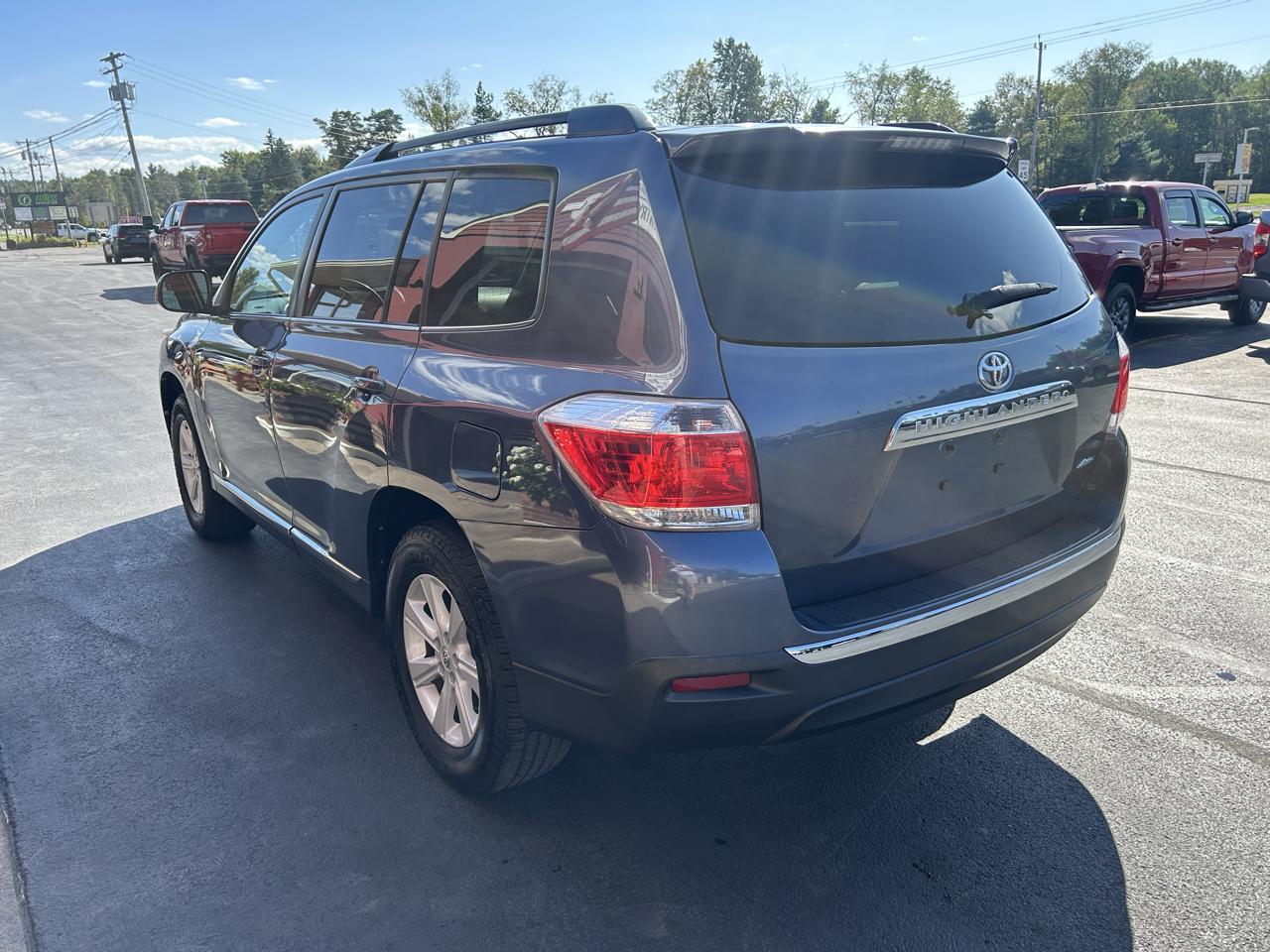 Toyota Highlander 4WD 4dr V6 (Natl) 2013