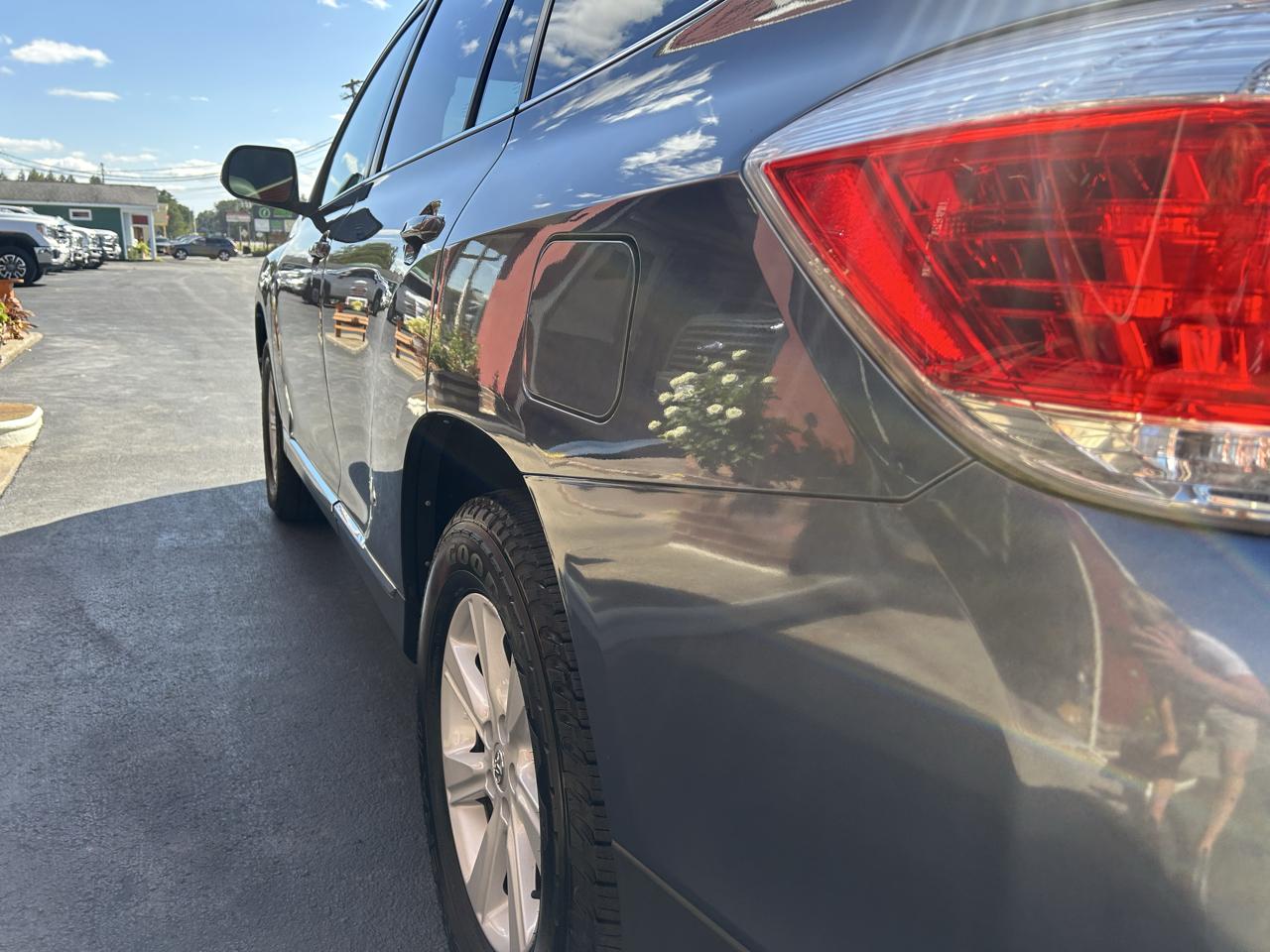 Toyota Highlander 4WD 4dr V6 (Natl) 2013