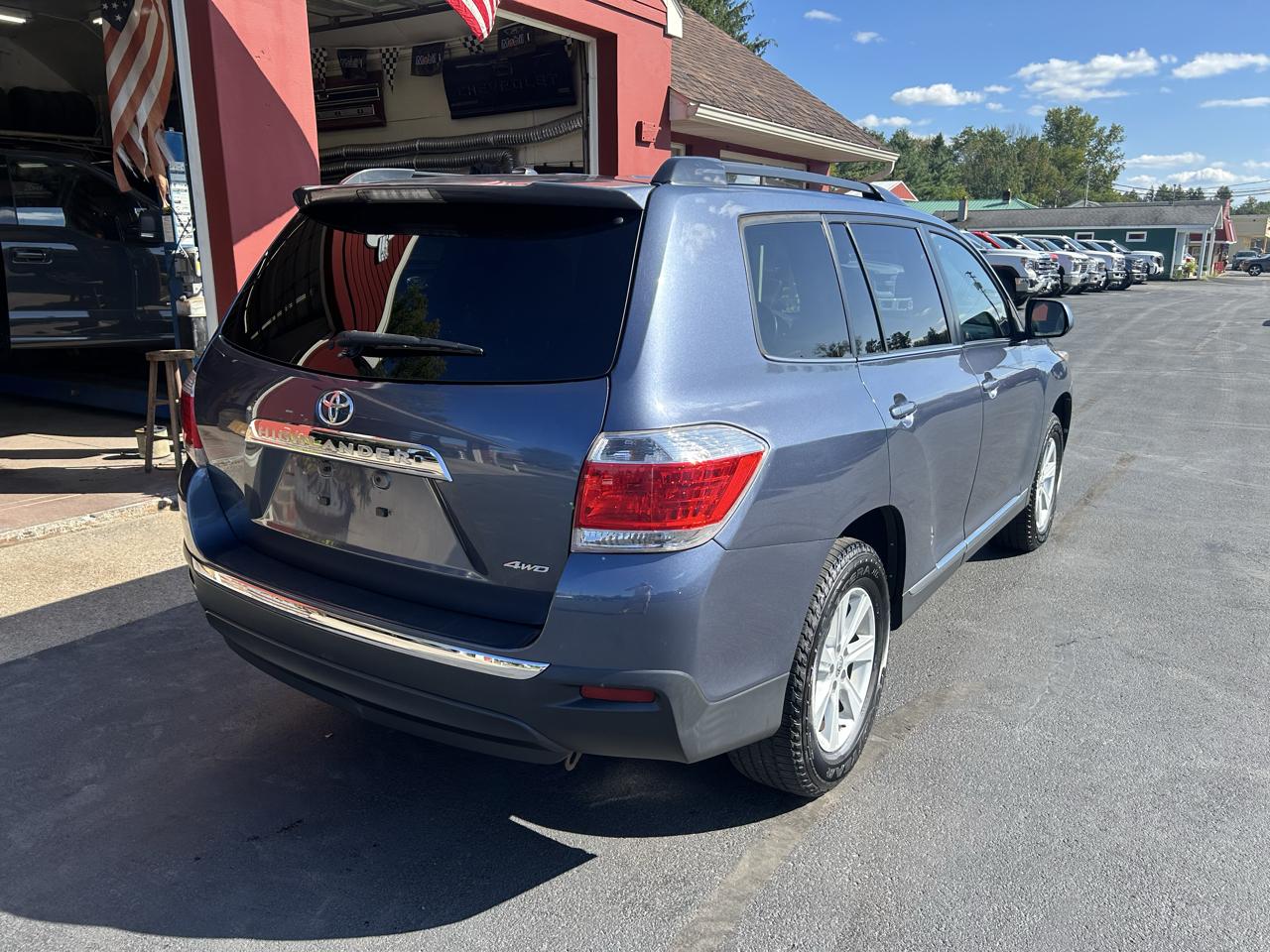 Toyota Highlander 4WD 4dr V6 (Natl) 2013