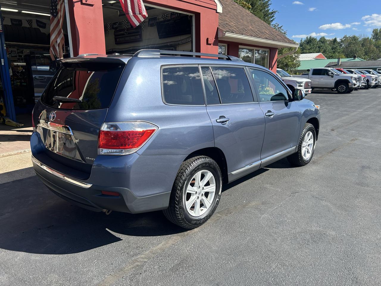 Toyota Highlander 4WD 4dr V6 (Natl) 2013