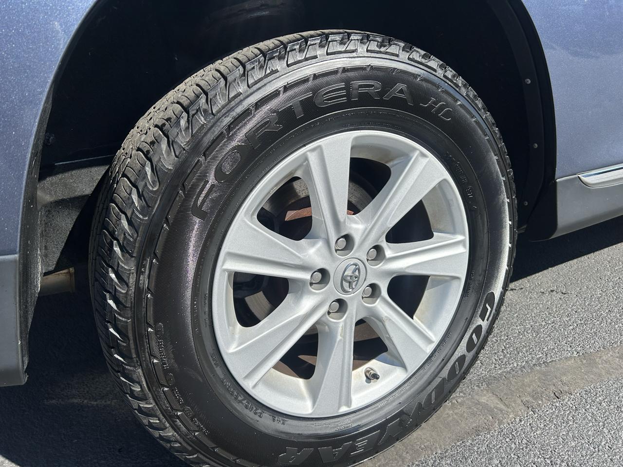 Toyota Highlander 4WD 4dr V6 (Natl) 2013