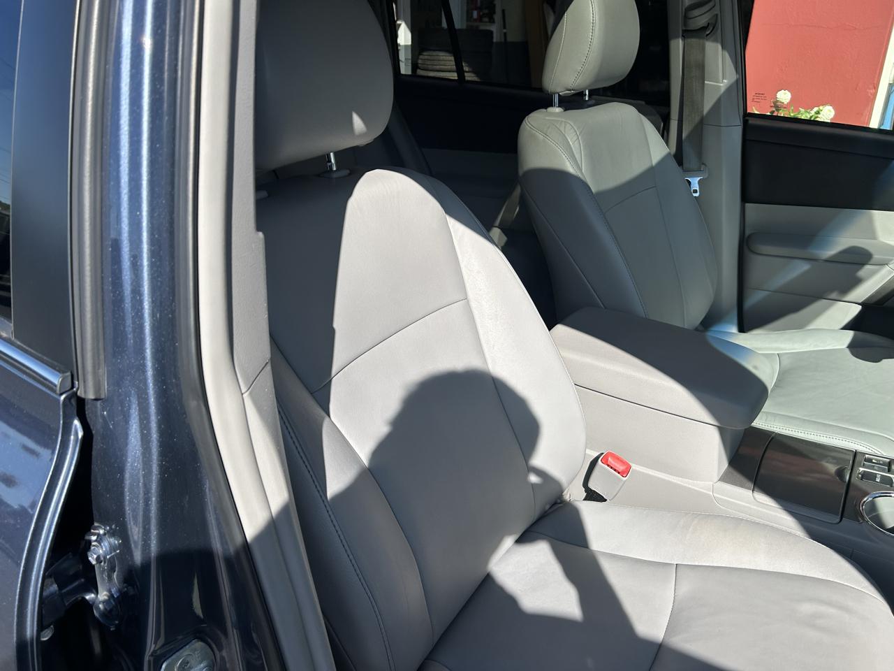 Toyota Highlander 4WD 4dr V6 (Natl) 2013