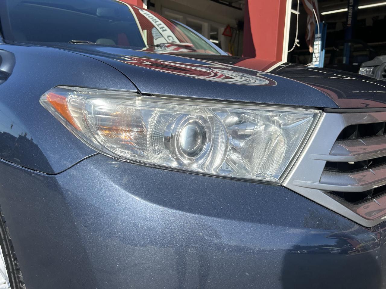 Toyota Highlander 4WD 4dr V6 (Natl) 2013