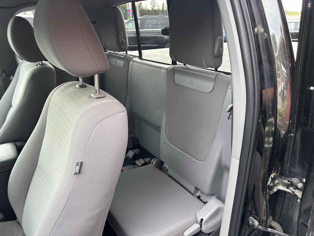 Toyota Tacoma 4WD Access Cab I4 MT (Natl) 2012