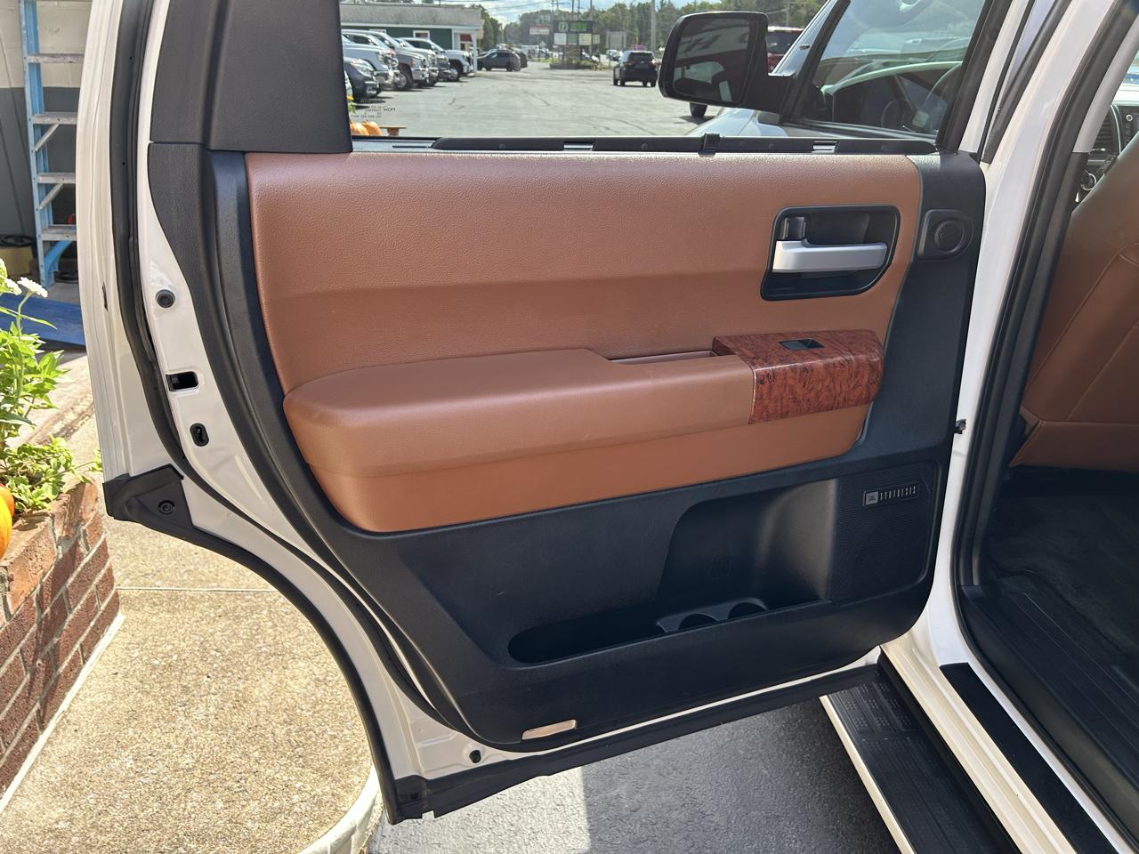 Toyota Sequoia Platinum 4WD (Natl) 2018