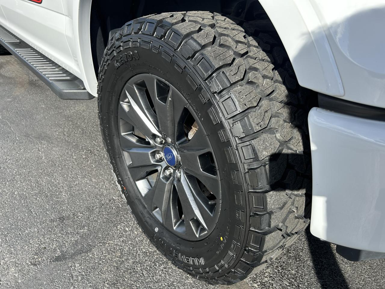 Ford F-150 4WD SuperCrew 145" Lariat 2016
