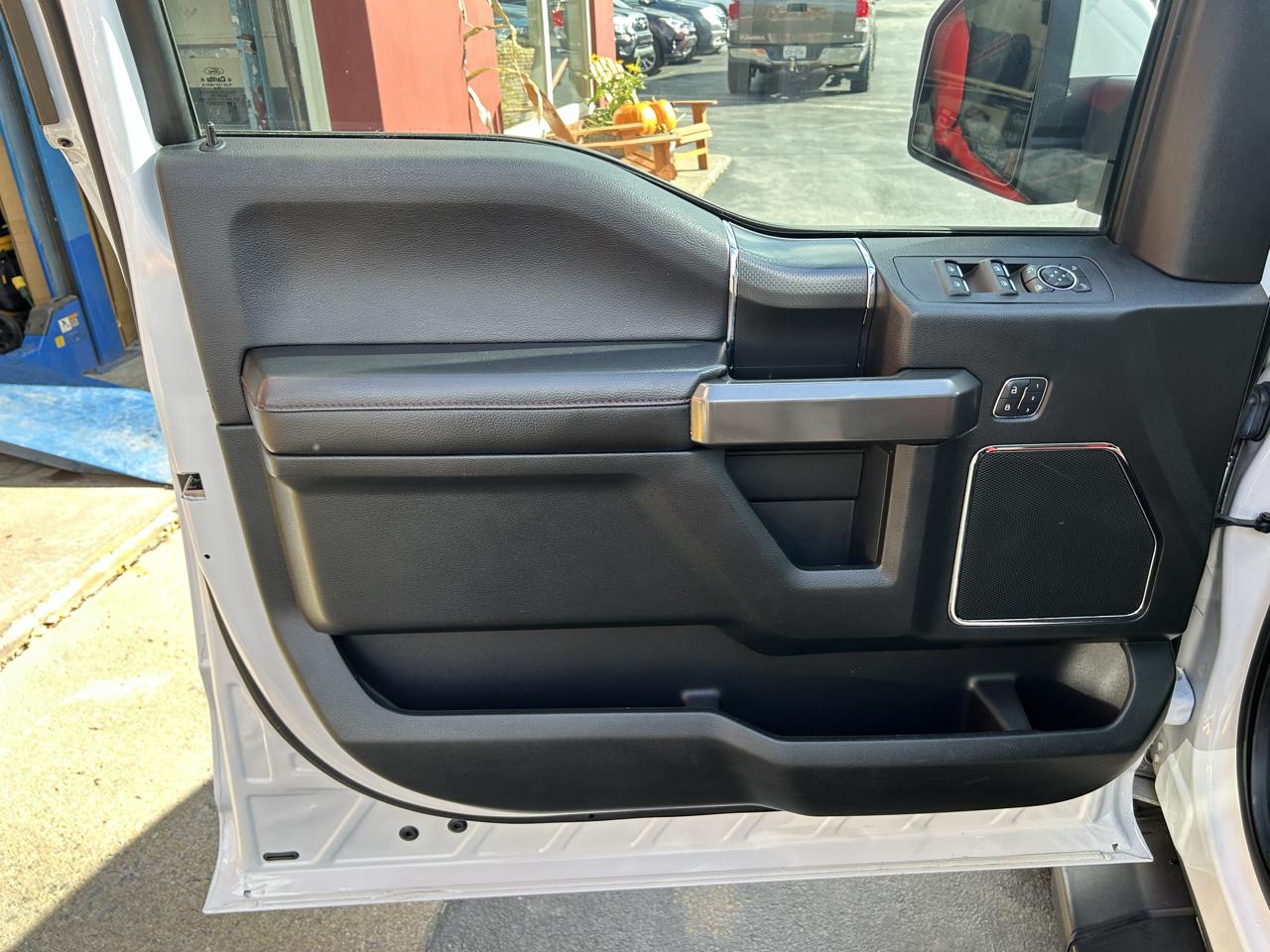 Ford F-150 4WD SuperCrew 145" Lariat 2016