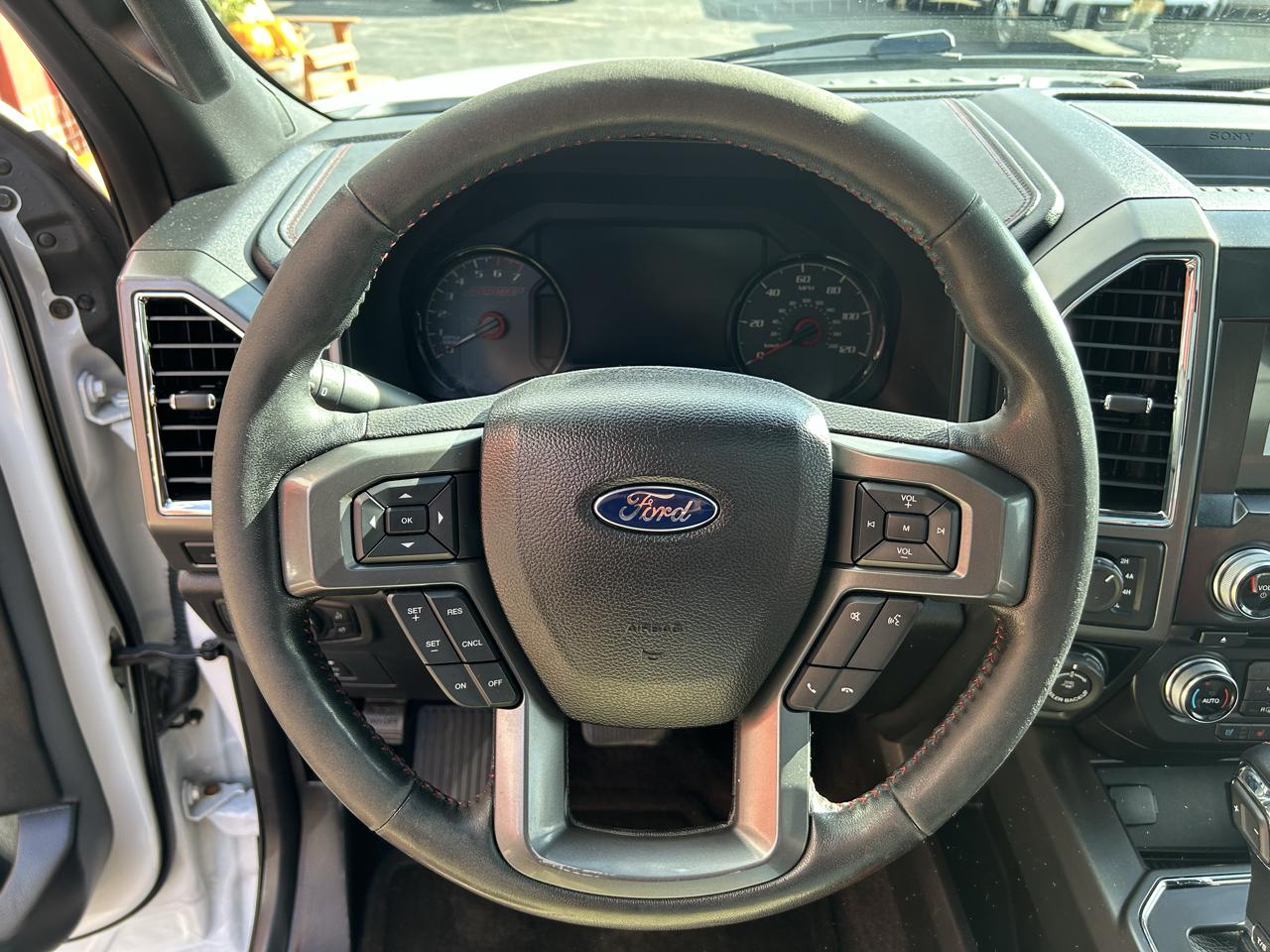 Ford F-150 4WD SuperCrew 145" Lariat 2016