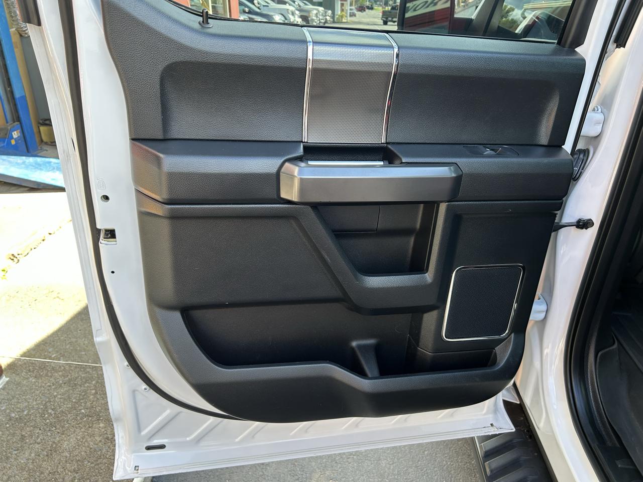 Ford F-150 4WD SuperCrew 145" Lariat 2016