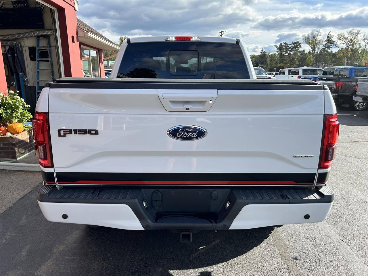 Ford F-150 4WD SuperCrew 145" Lariat 2016