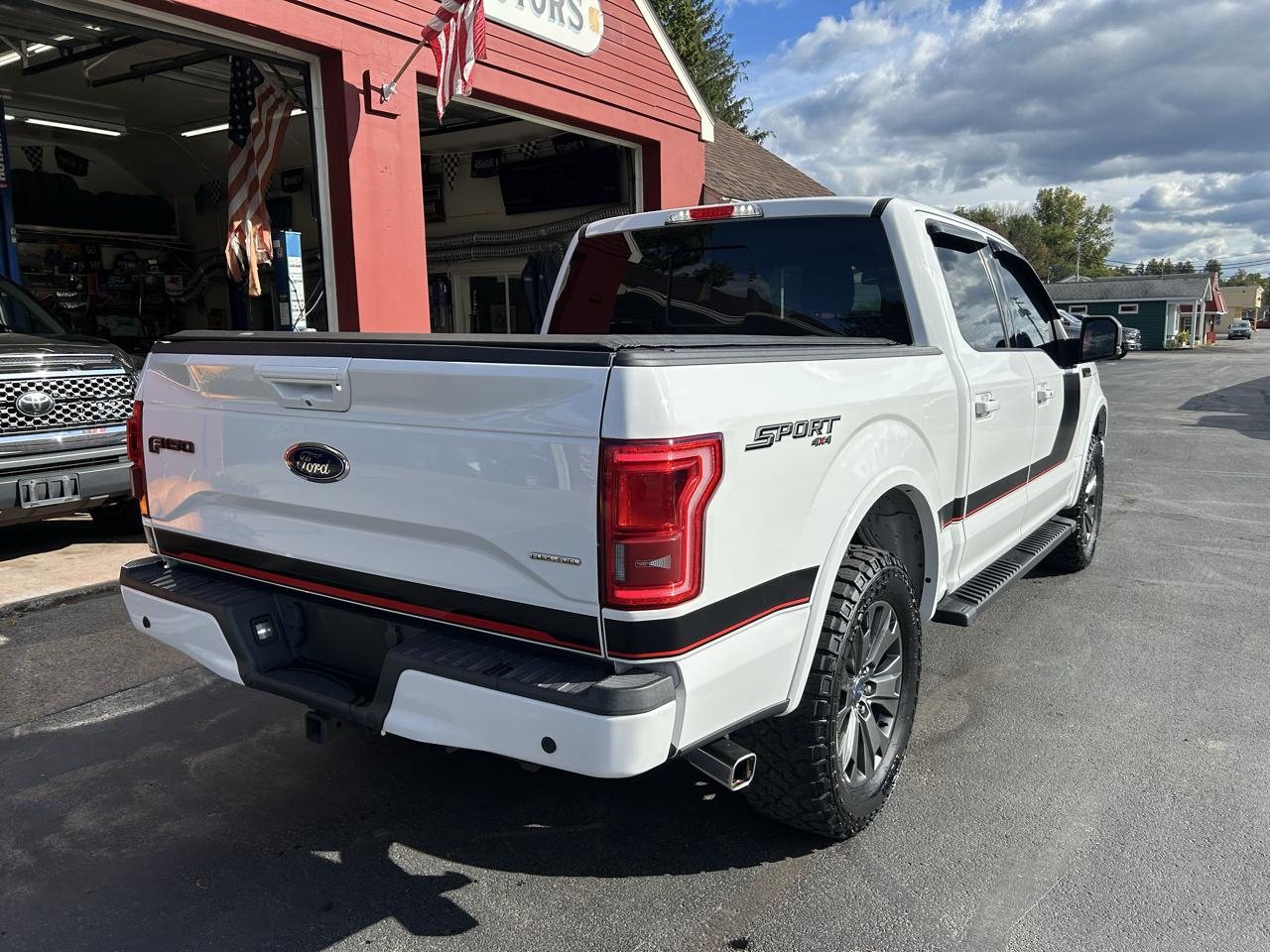 Ford F-150 4WD SuperCrew 145" Lariat 2016
