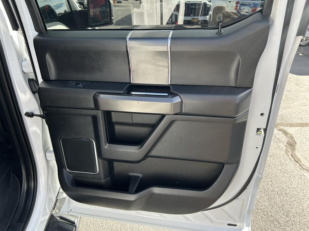 Ford F-150 4WD SuperCrew 145" Lariat 2016