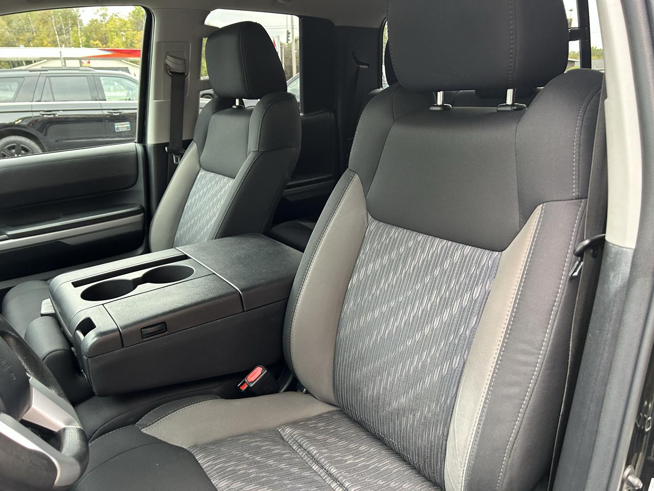 Toyota Tundra 4WD SR5 Double Cab 6.5' Bed 5.7L (Natl) 2018