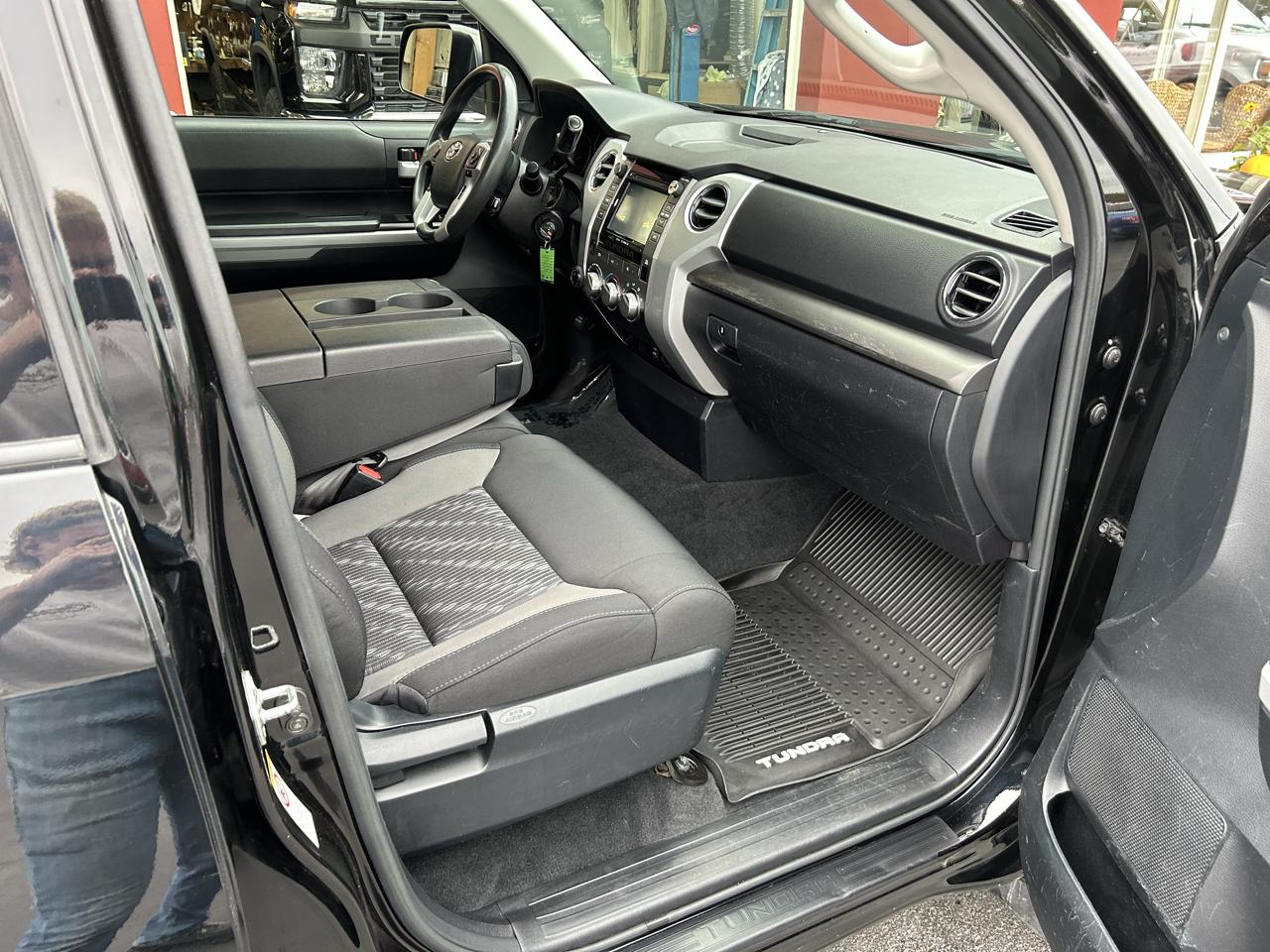 Toyota Tundra 4WD SR5 Double Cab 6.5' Bed 5.7L (Natl) 2018