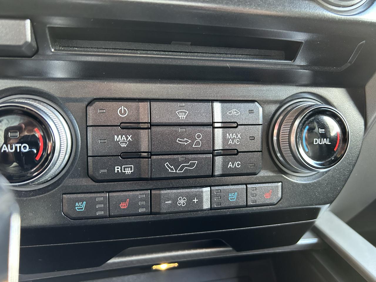 Ford F-150 4WD SuperCab 145" Lariat 2016