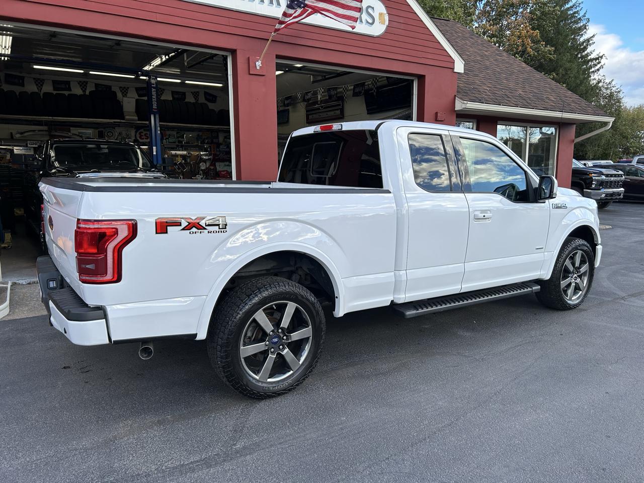 Ford F-150 4WD SuperCab 145" Lariat 2016