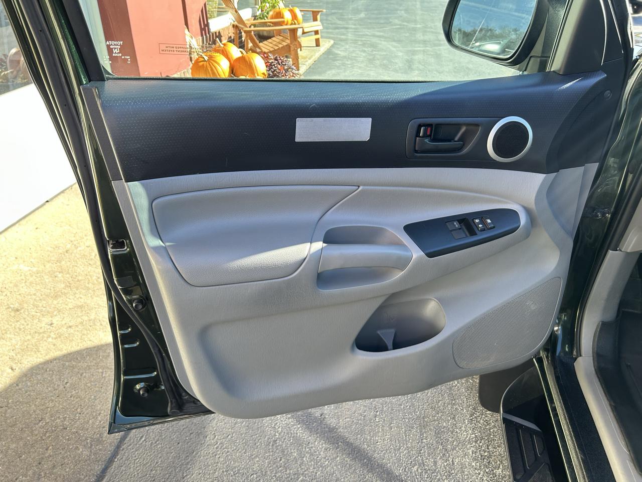 Toyota Tacoma 4WD Access Cab V6 MT (Natl) 2014