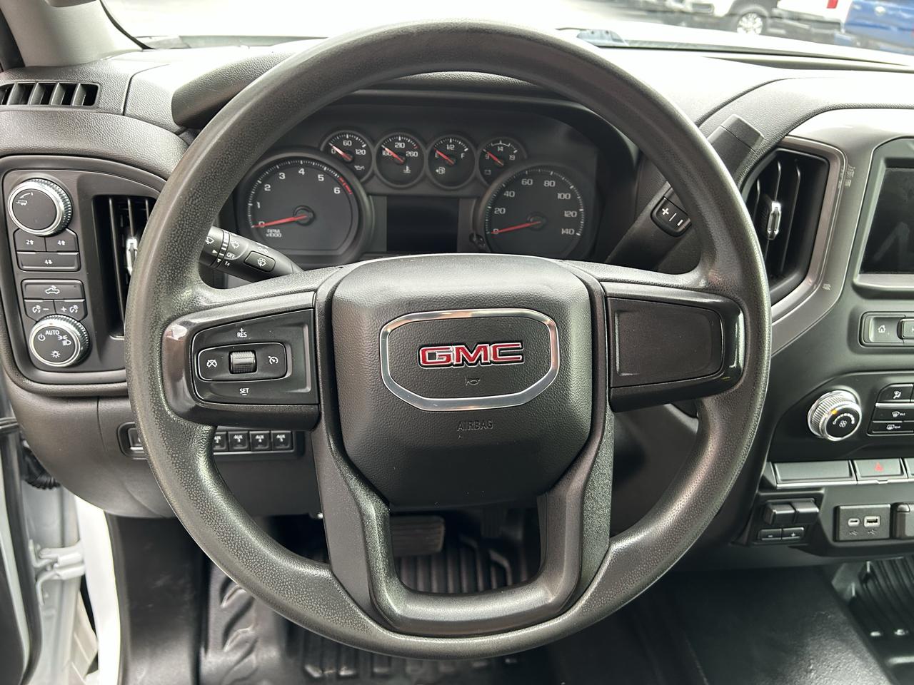 GMC Sierra 3500HD CC 4WD Crew Cab 177" WB, 60" CA Pro 2022