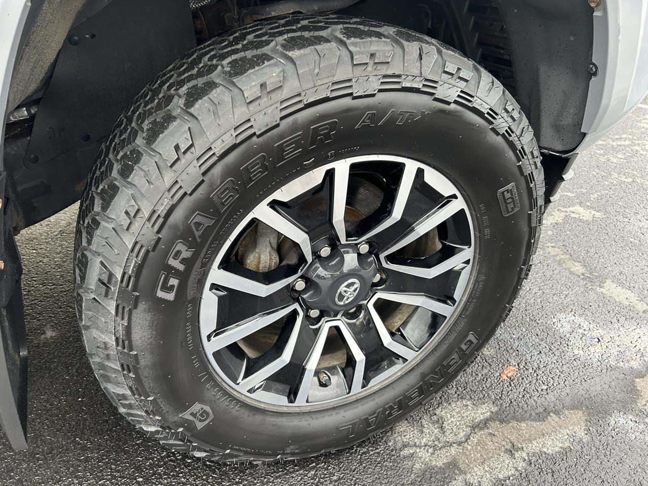 Toyota Tacoma 4WD TRD Off Road Double Cab 5' Bed V6 MT (Natl) 2020
